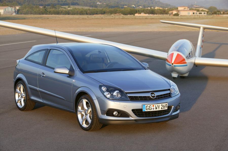  Opel Astra GTC 2005 года  (фото 135 из 212)
